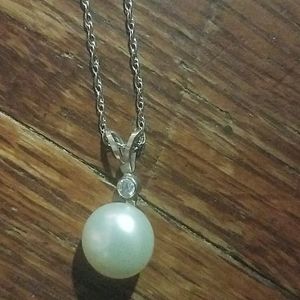 Saltwater pearl necklace